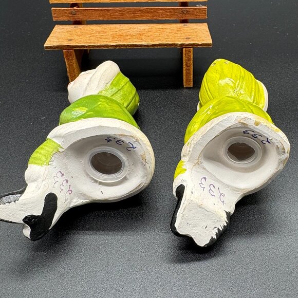 Vintage Kissing Inuit Salt and Pepper Shakers Ceramic Eskimos Sitting Bench - Picture 4 of 6